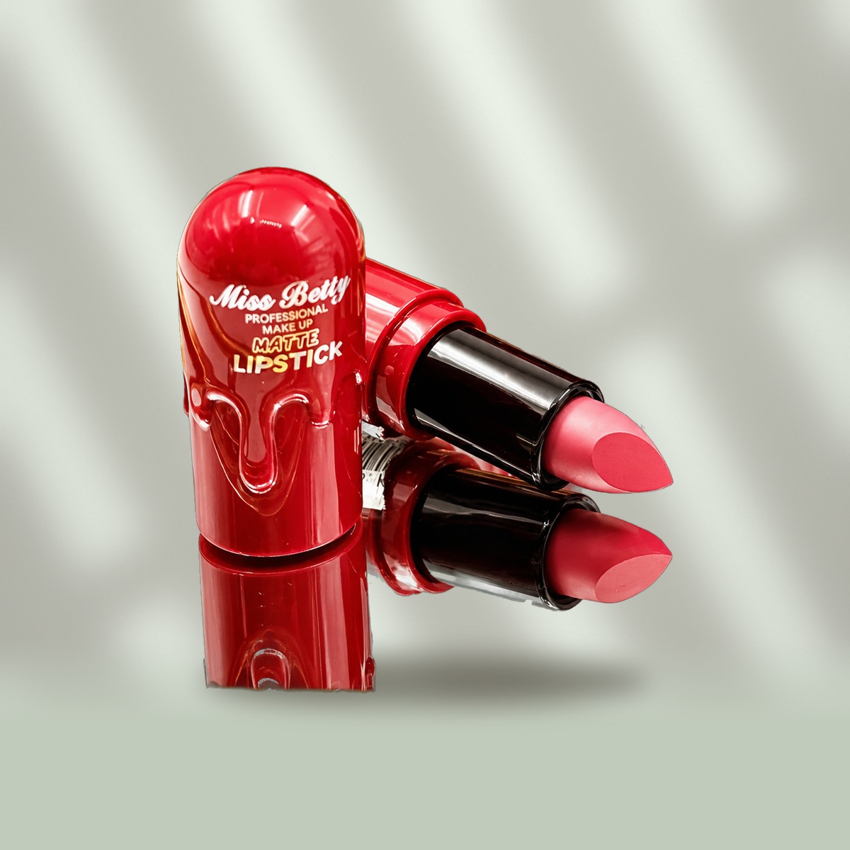 Labial Matte Miss Betty Rojo Professional Lipstick